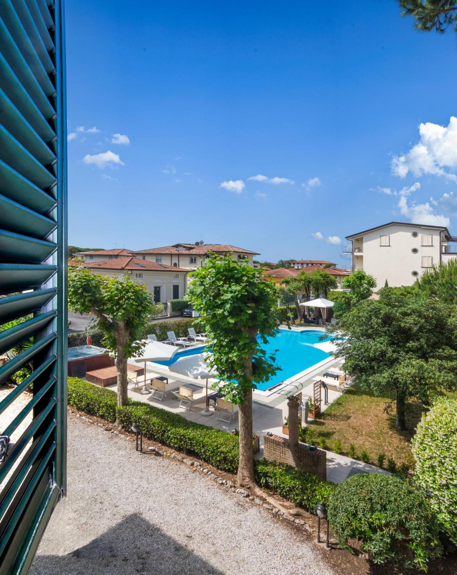 Hotel Apuana Marina di Pietrasanta Exterior photo