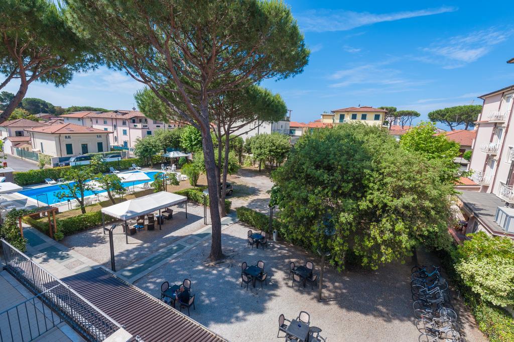 Hotel Apuana Marina di Pietrasanta Exterior photo